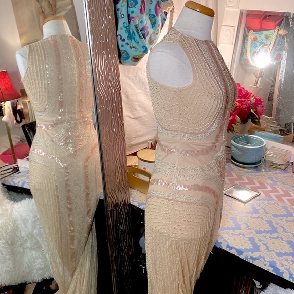 🌷BABEYOND🌷 Gold & Cream Coloured Sequinned Evening Dress - Picture 9 of 9